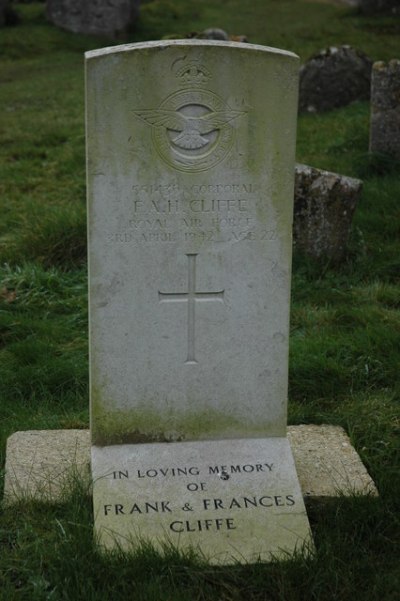 Commonwealth War Grave St Swithin Churchyard #1