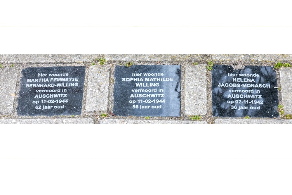 Memorial Stones Kon. Wilhelminalaan 1 (now Spoorstraat 1)