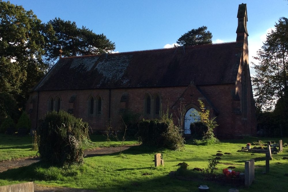 Commonwealth War Graves Great Witley Chapel of Ease Churchyard