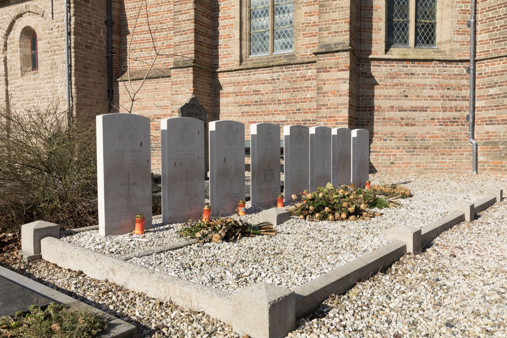 Commonwealth War GravesProtestant Churchyard Wadenoijen #5