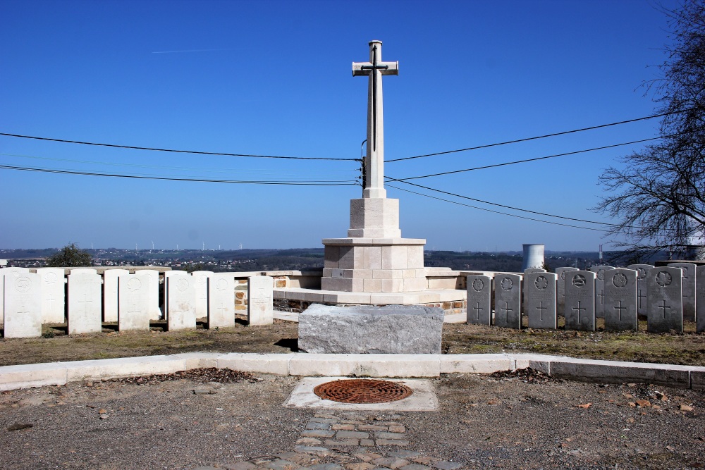 Commonwealth War Graves Huy (La Sarte) #3