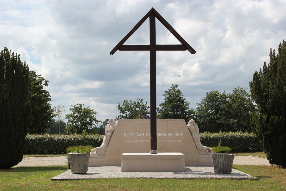 Oorlogsmonument Begraafplaats Adegem #1