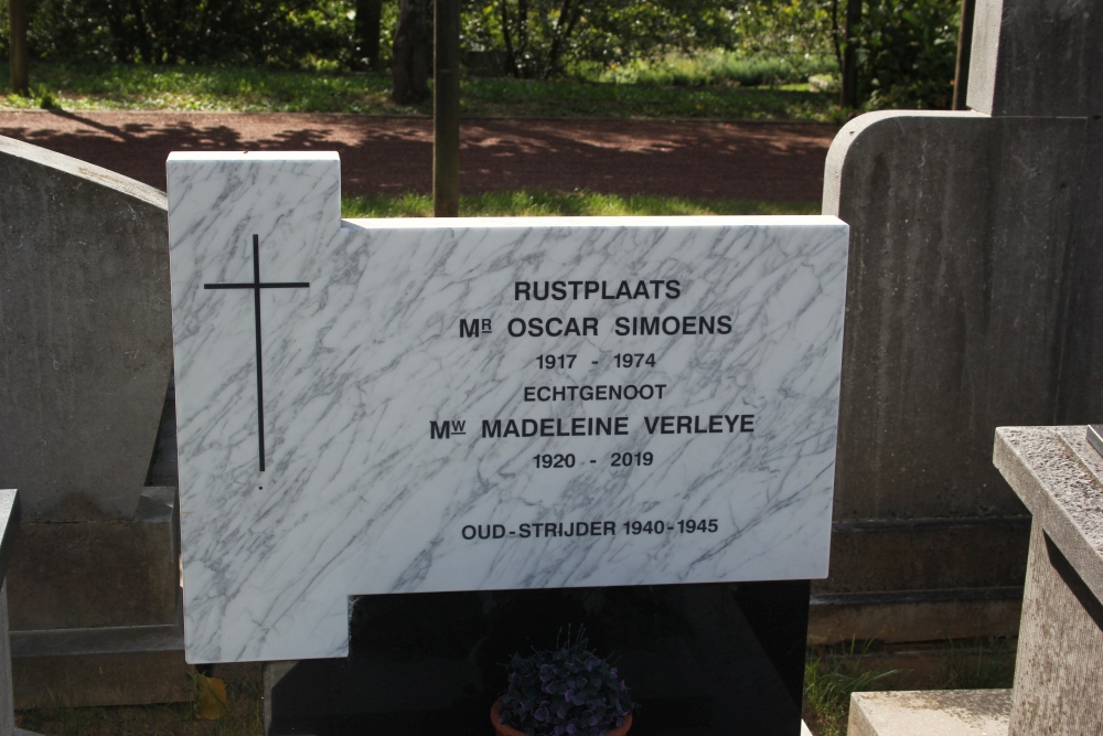 Belgische Graven Oudstrijders Machelen-aan-de-Leie Kerkhof #3