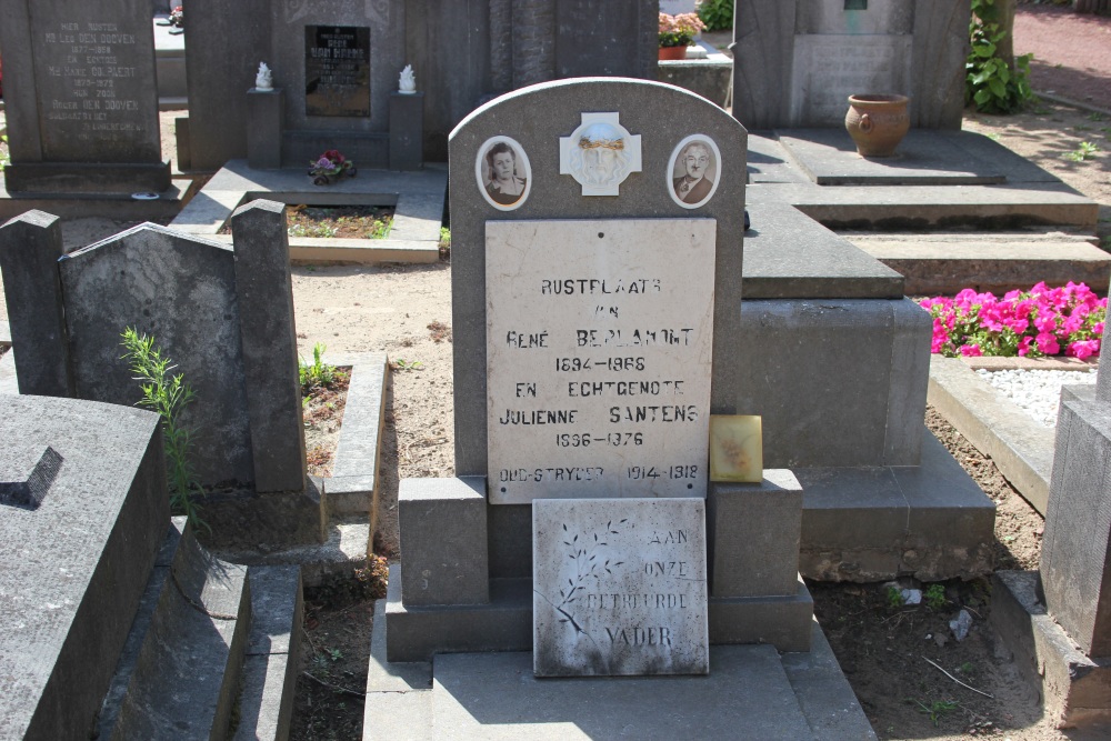 Belgian Graves Veterans Machelen-aan-de-Leie Churchyard #5