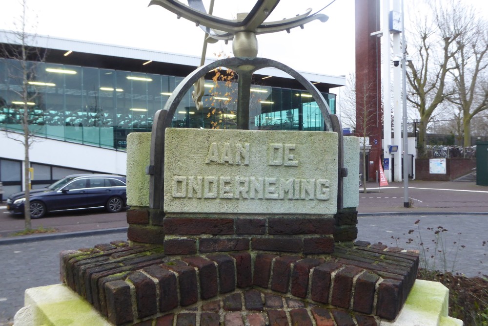 Monument Stationsplein Weesp #4