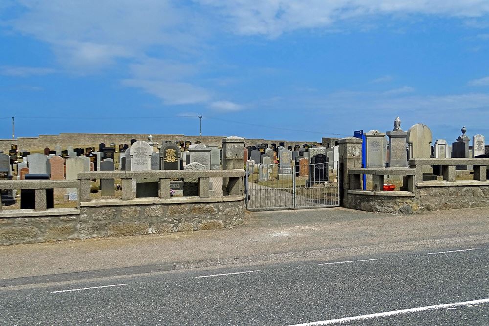 Commonwealth War Graves Cairnbulg and Inverallochy Burial Ground