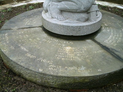 Oorlogsmonument Oudegem #3