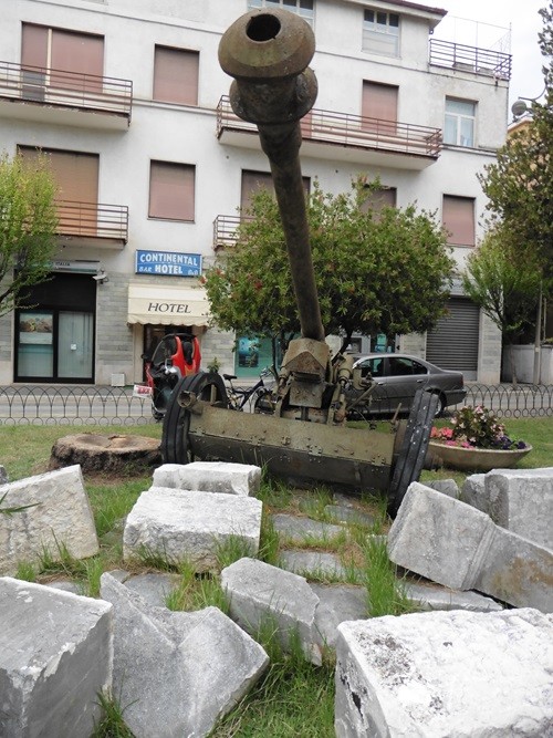 Monument Slag om Monte Cassino (Sherman M4 Tank) #4