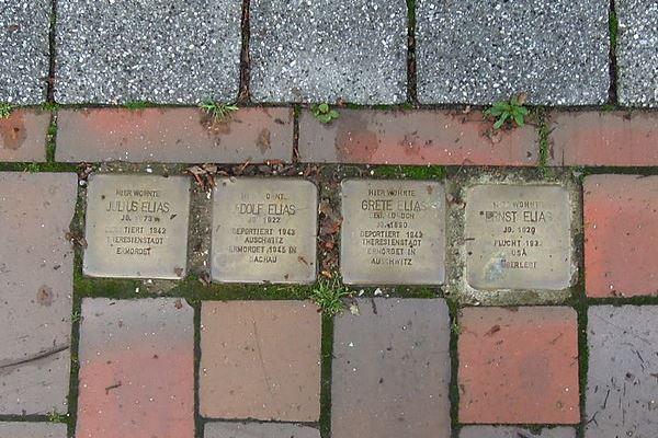 Stolpersteine Deichstrae 16 #1