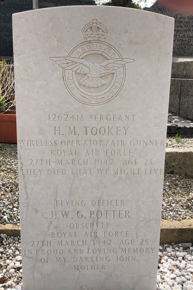 Commonwealth War Graves Roscanvel #5
