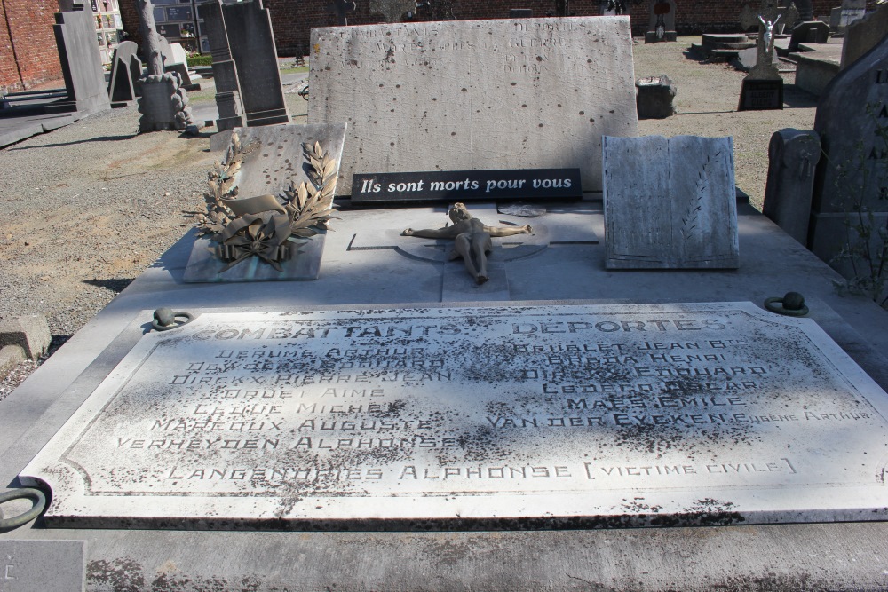 Oorlogsmonument Begraafplaats Hennuyères #3