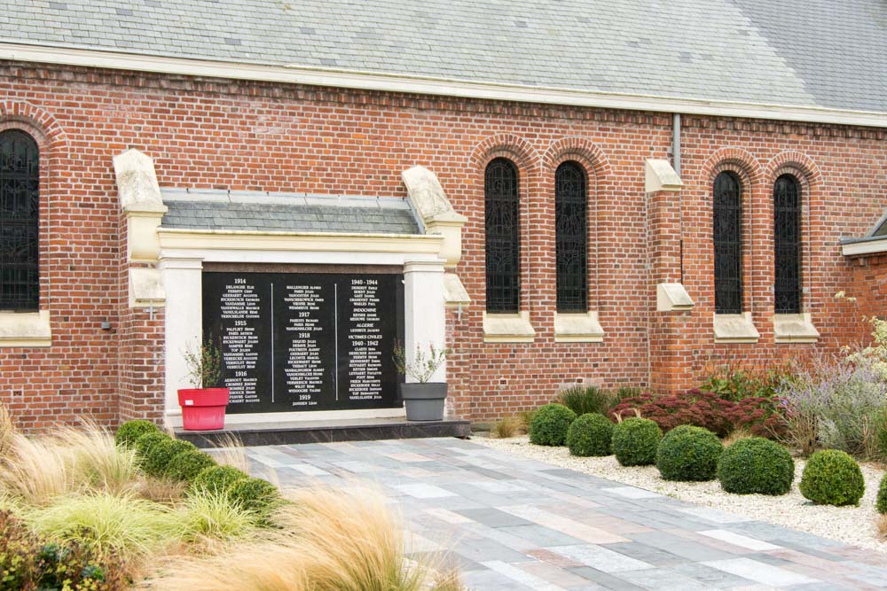 Oorlogsmonument Onze-Lieve-Vrouw-Hemelvaartkerk Ghyvelde