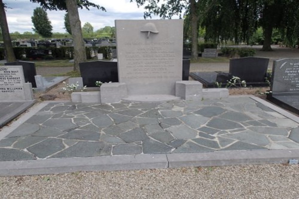 Dutch War Graves General Cemetery Gramsbergen #4