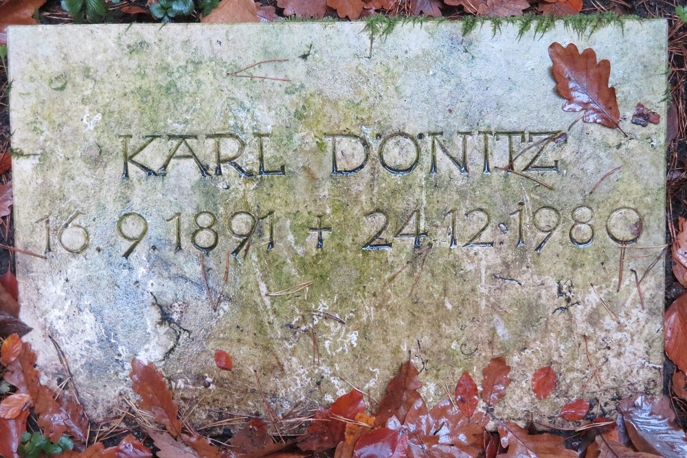Grafsteen Karl Dönitz, Aumühle