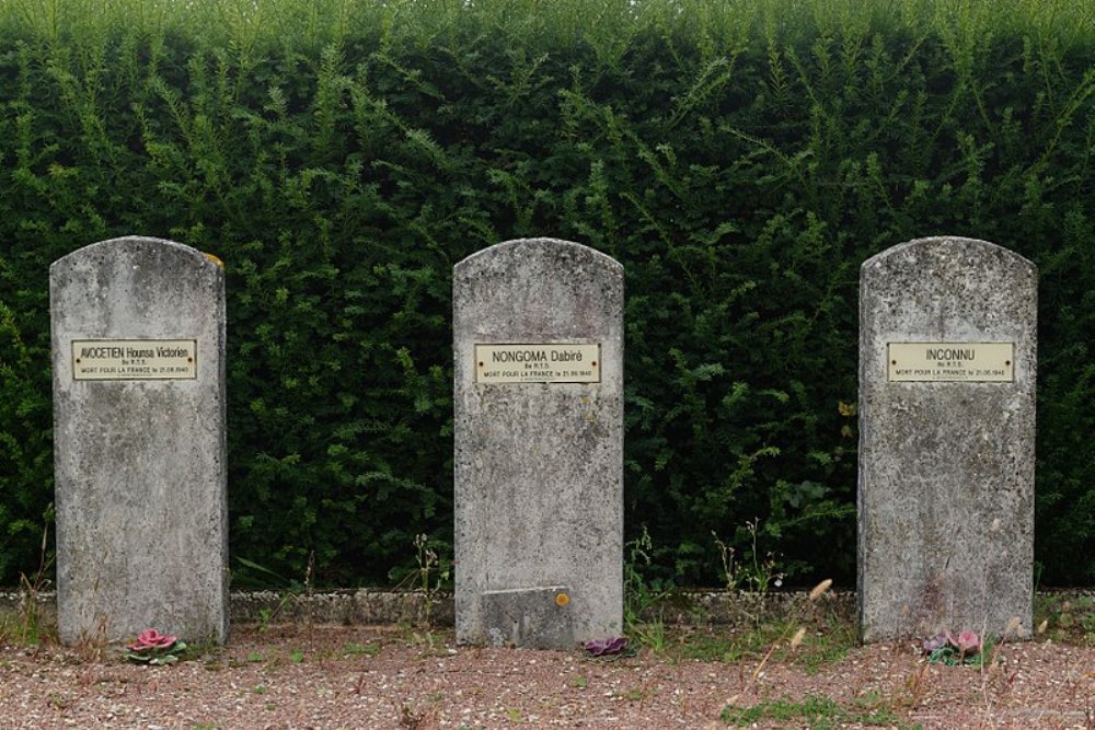 Franse Oorlogsgraven Montmachoux #1