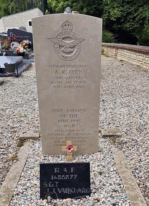 Commonwealth War Graves Merville-Franceville-Plage #2