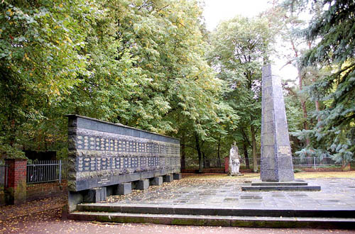 Sovjet Oorlogsbegraafplaats Stendal #2