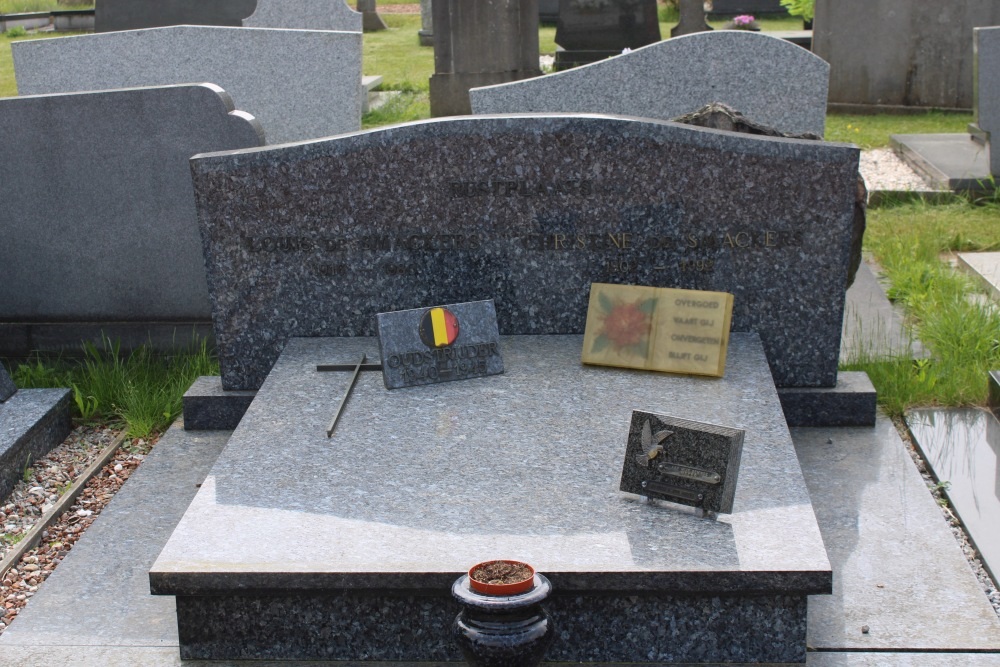 Belgian Graves Veterans Tessenderlo Cemetery Center #1