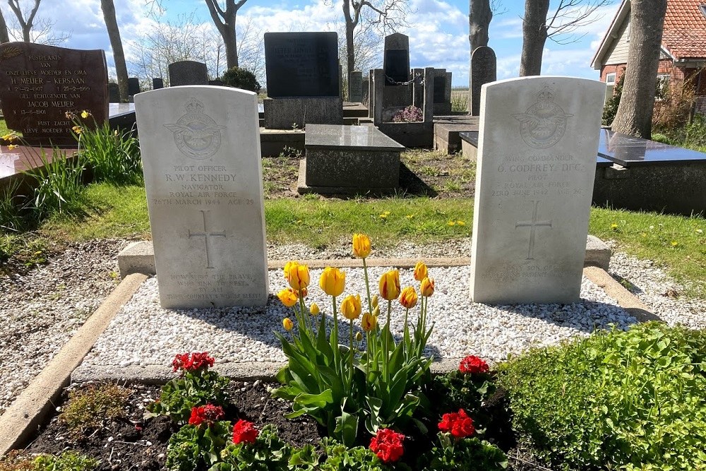 Commonwealth War Graves Protestant Cemetery Wierhuizen #1