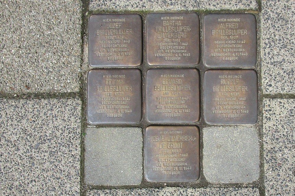 Stolpersteine Lagendijk, naast de ingang van Tate & Lyle.