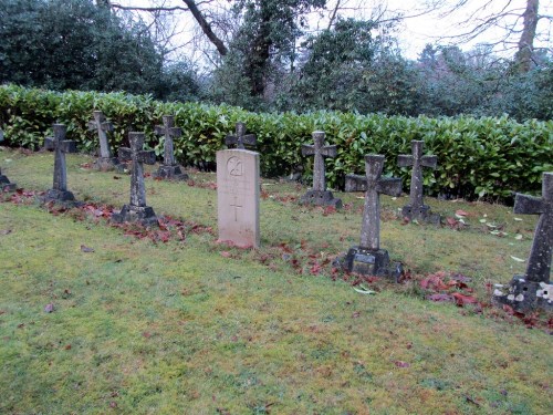 Commonwealth War Grave Farnborough Abbey R.C. Churchyard #1