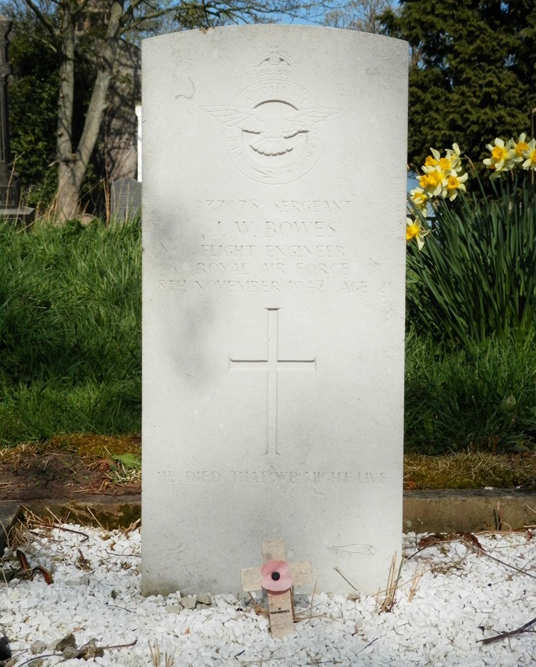 Commonwealth War Grave St. Mary Churchyard #1