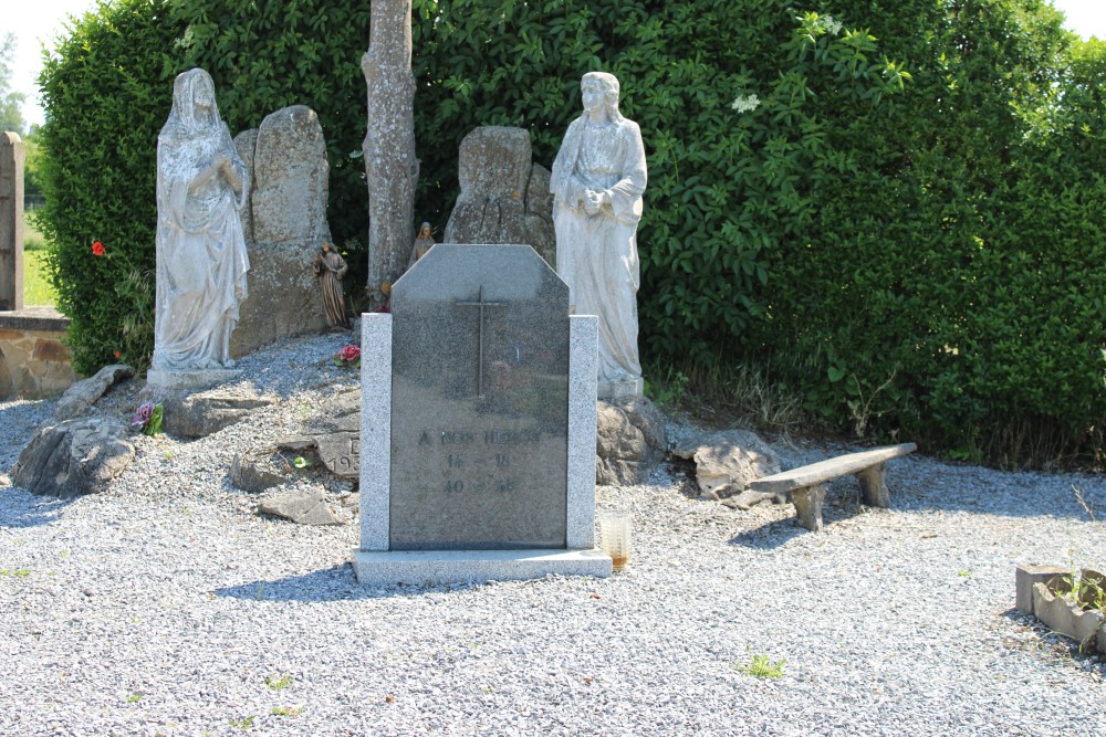 Oorlogsmonument Begraafplaats Waret-l'Évêque #1