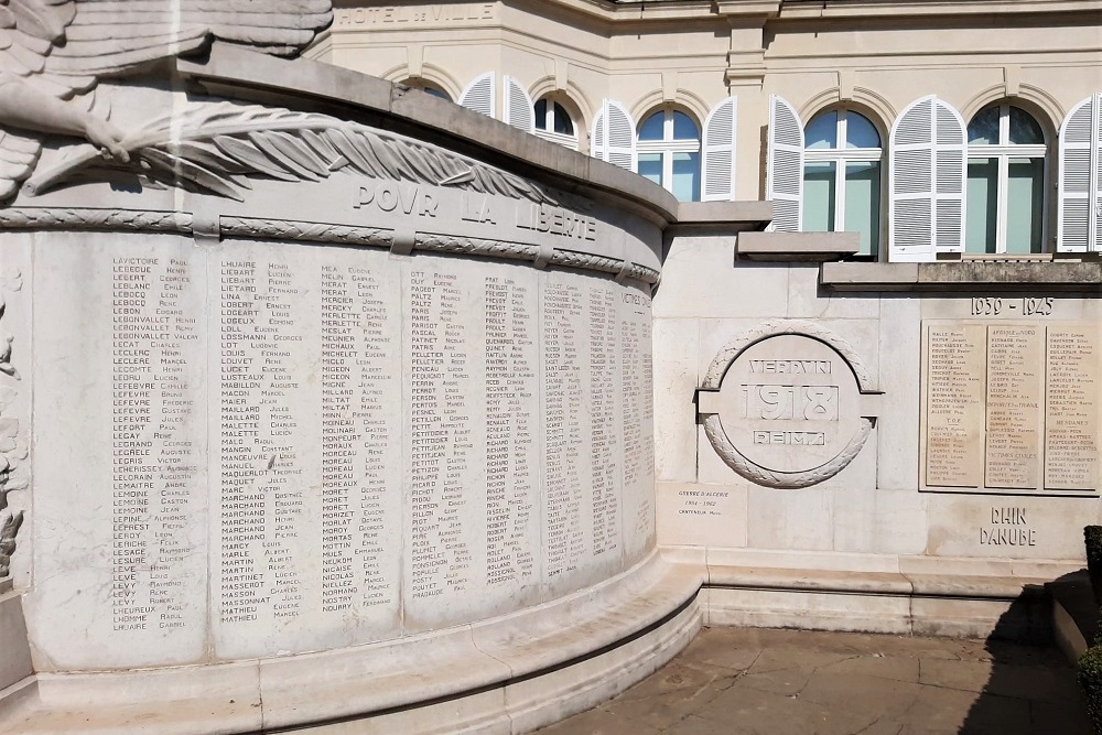 Oorlogsmonument pernay #4