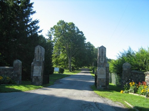 Commonwealth War Graves Oakwood Cemetery
