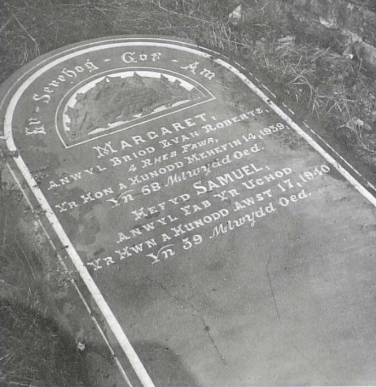 Commonwealth War Grave Ysbyty Ifan Calvinistic Methodist Cemetery