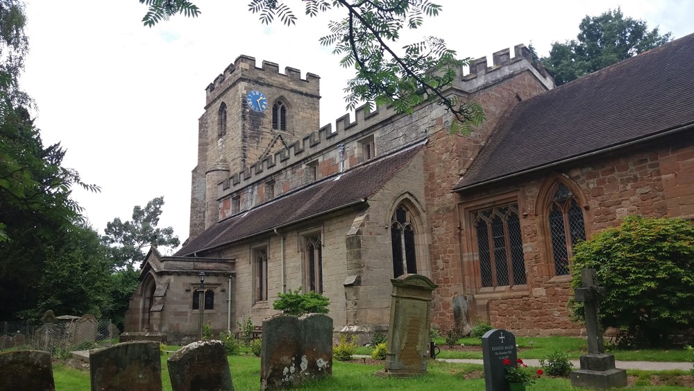 Commonwealth War Graves St. Mary and St. Bartholomew Churchyard