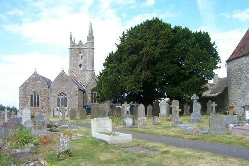 Oorlogsgraf van het Gemenebest St Quiricus and St Julitta Churchyard