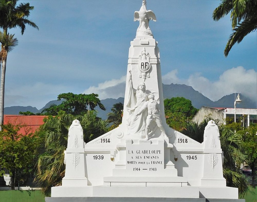 Oorlogsmonument Guadeloupe #1