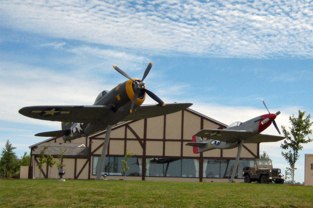 Replicas P-47 Thunderbolt & P-51 Mustang #1