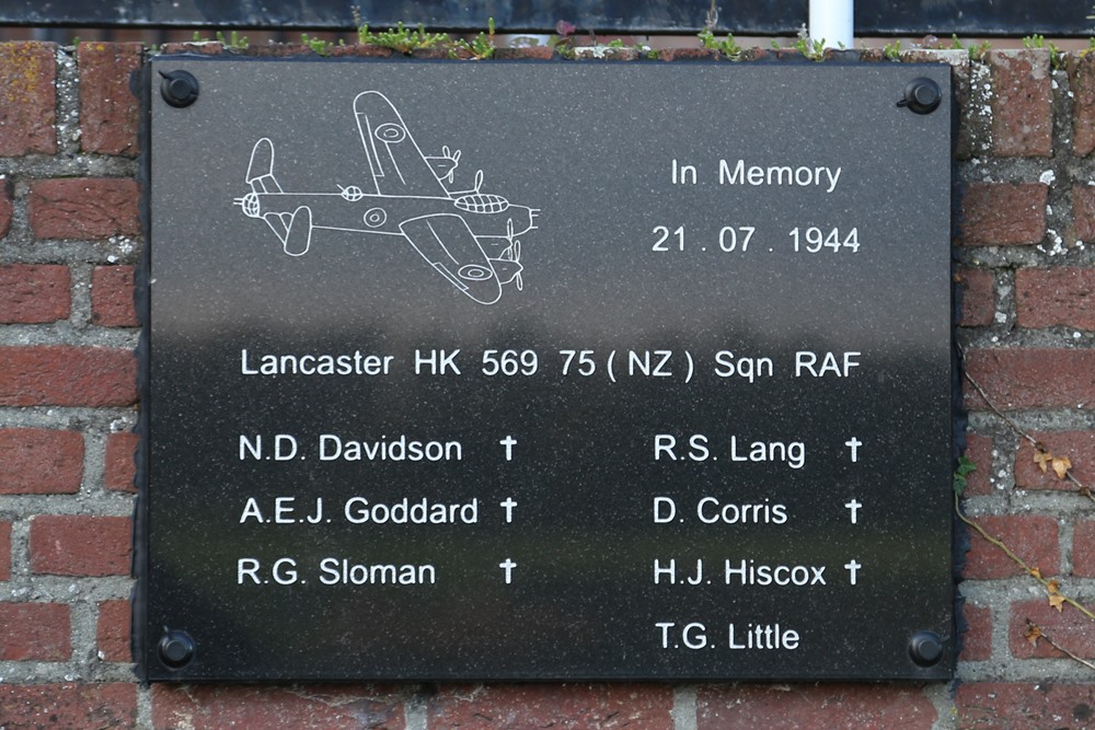 Memorial Lancaster HK569 #1