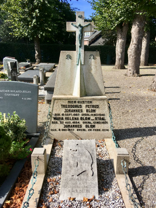 Dutch War Graves Roman Catholic Cemetery Laren #3