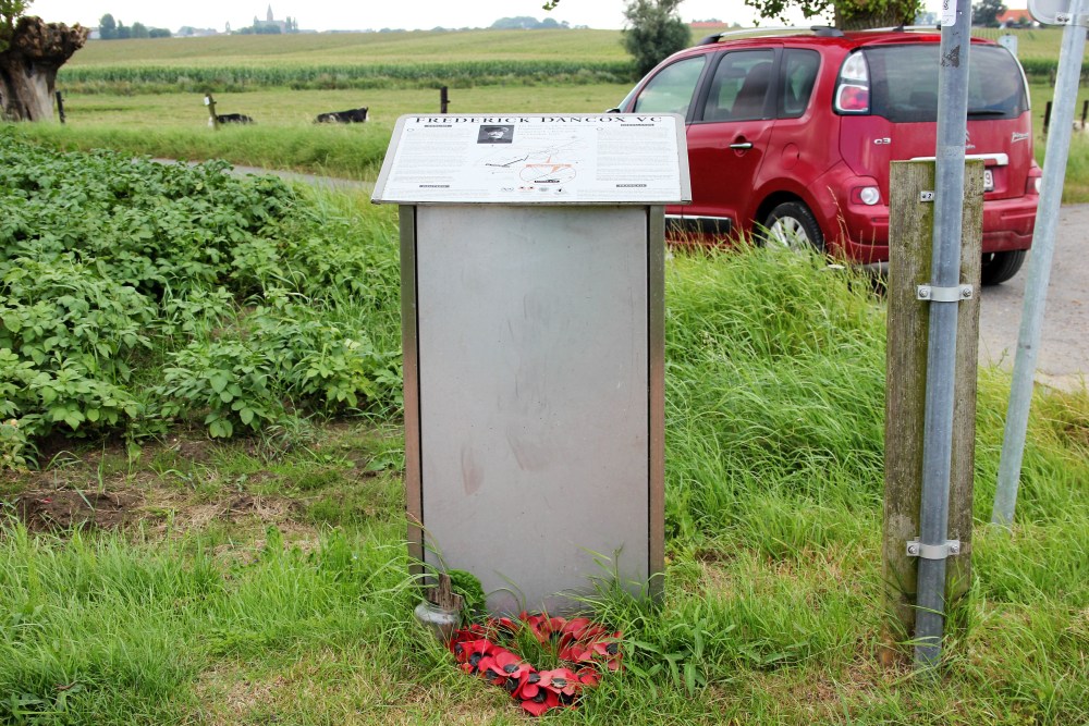 Monument Private Frederik Dancox #1