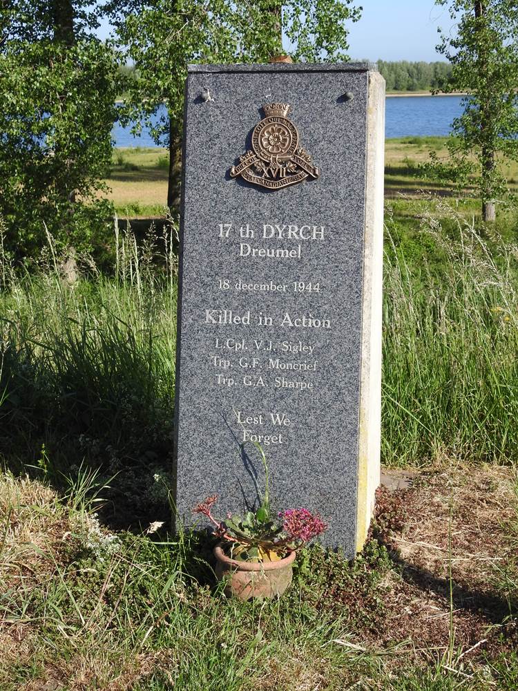 Monument Omgekomen Canadese Militairen Dreumel #2