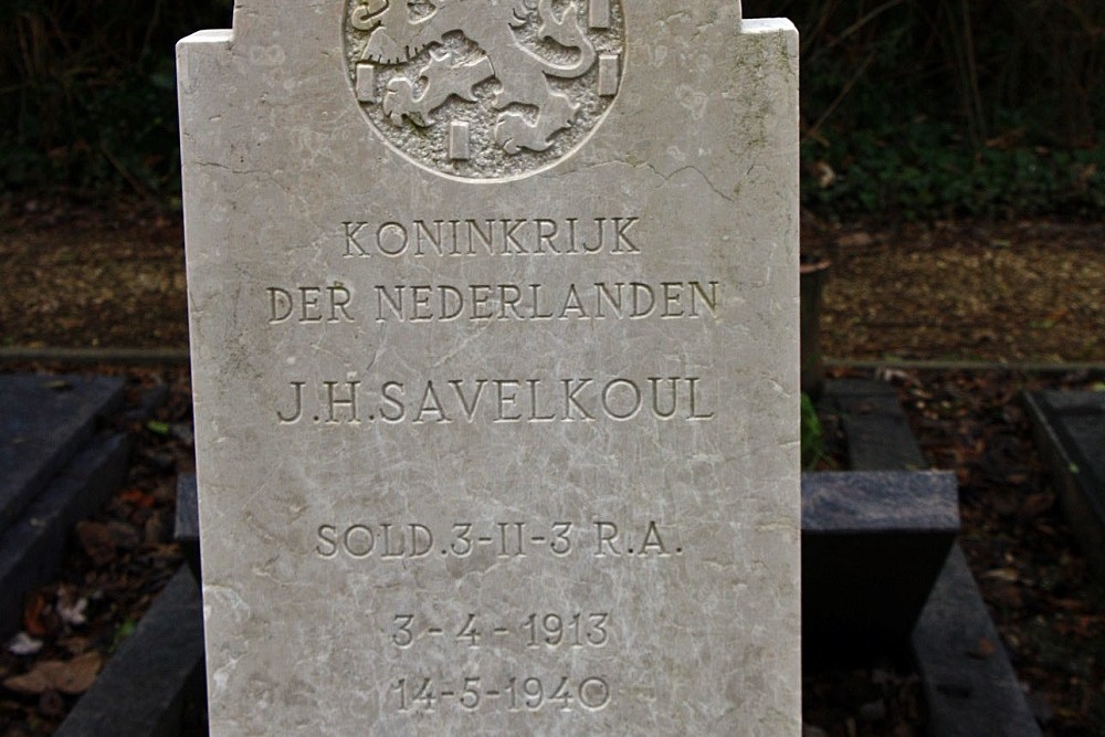 Dutch War Graves Municipal Cemetery Chvremont #4