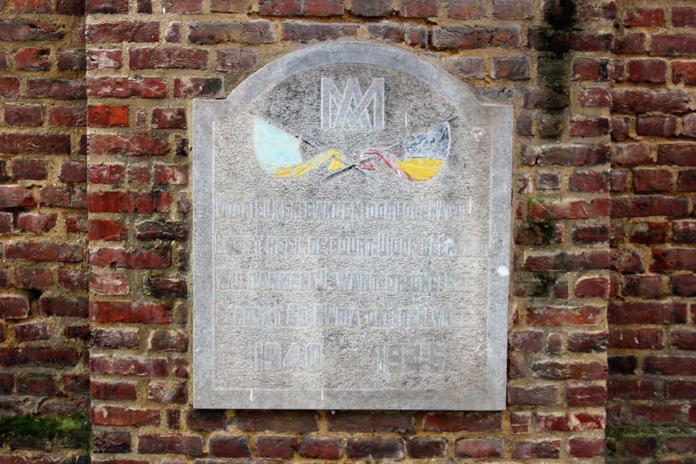 Statue Maria and Memorial Sint-Truiden