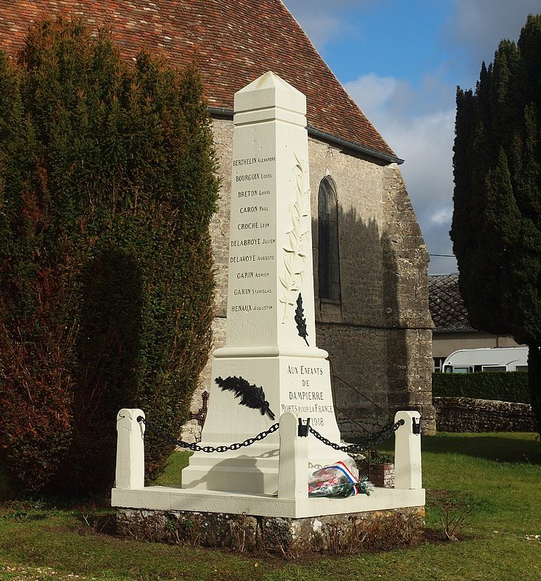 War Memorial Dampierre-en-Bray #1