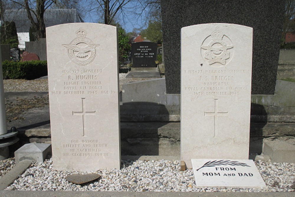 Commonwealth War Graves Protestants Churchyard Huizum Village Leeuwarden #1