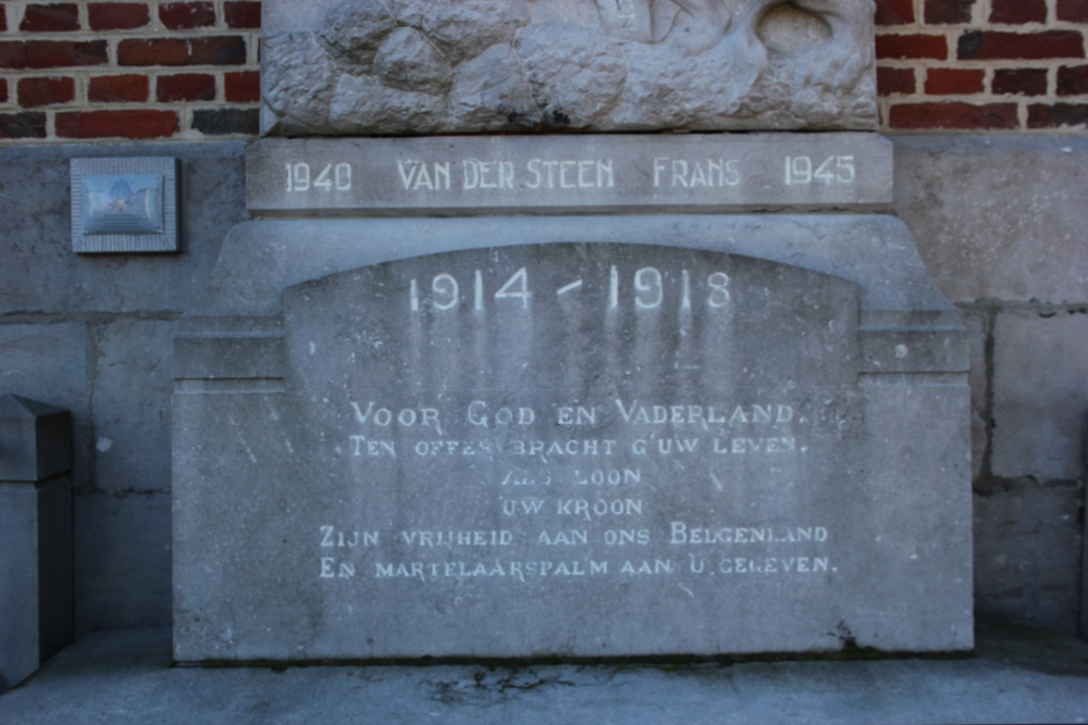 Oorlogsmonument Wambeek en Gedenkzuil Pte. Brown #4