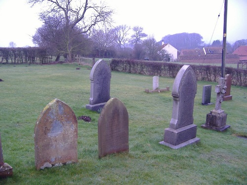 Commonwealth War Grave St. Nicholas Churchyard #1