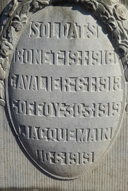 War Memorial Anhée #4