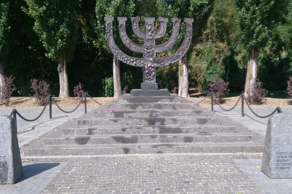 Menorah-monument Joodse Slachtoffers Babi Jar (Kiev) #1