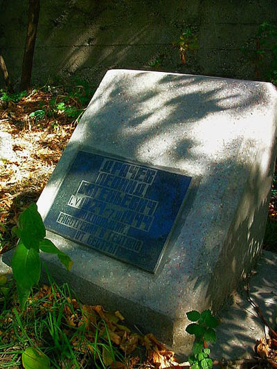 Graves Partisans Armenian Cemetery #2