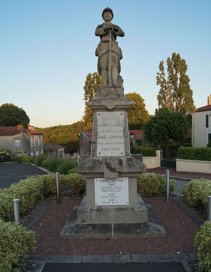 Oorlogsmonument Chaillé-sous-les-Ormeaux #1