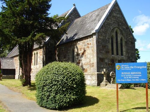 Oorlogsgraf van het Gemenebest St. John Churchyard