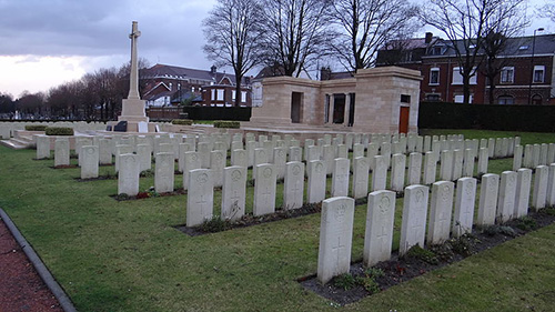 Oorlogsgraven van het Gemenebest Valenciennes